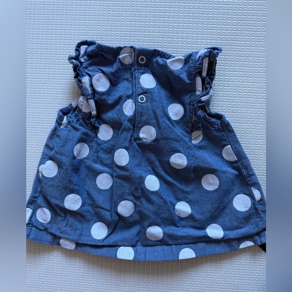 Carter's|Baby girl two piece matching set in Blue & White Polka Dot•top & shorts - Picture 3 of 6